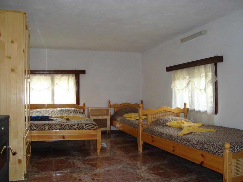 Kuma Lissa Guest House Kozhari Ruang foto