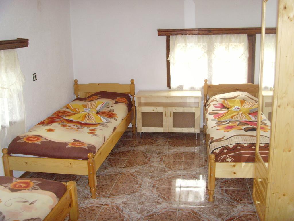 Kuma Lissa Guest House Kozhari Ruang foto