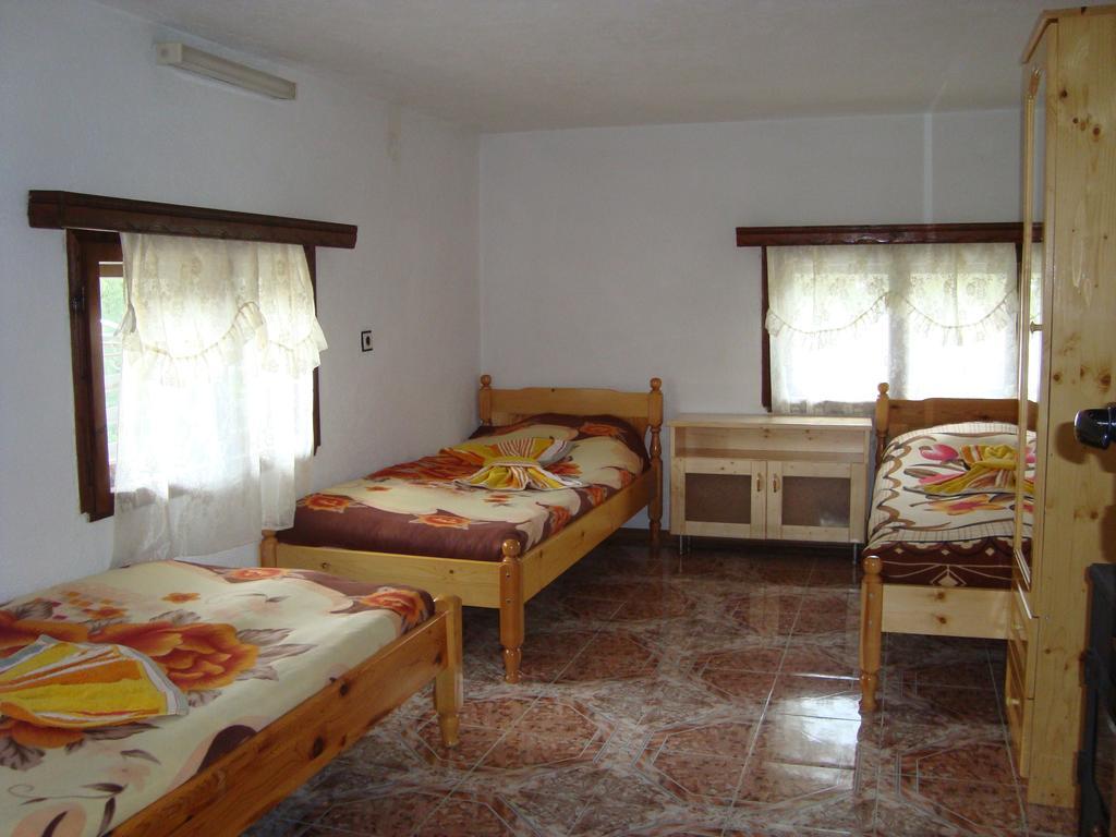 Kuma Lissa Guest House Kozhari Ruang foto