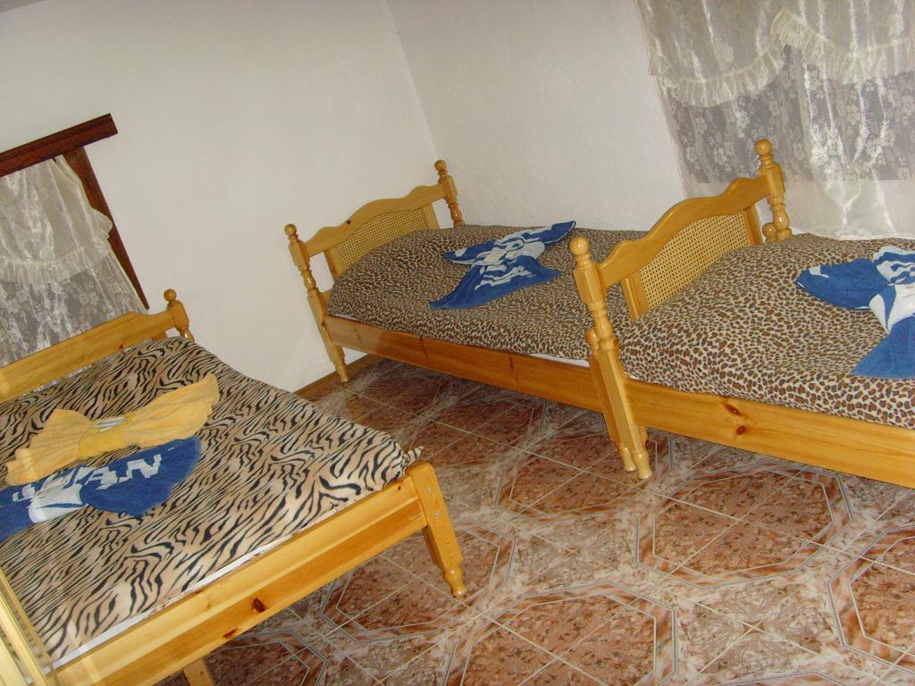 Kuma Lissa Guest House Kozhari Ruang foto